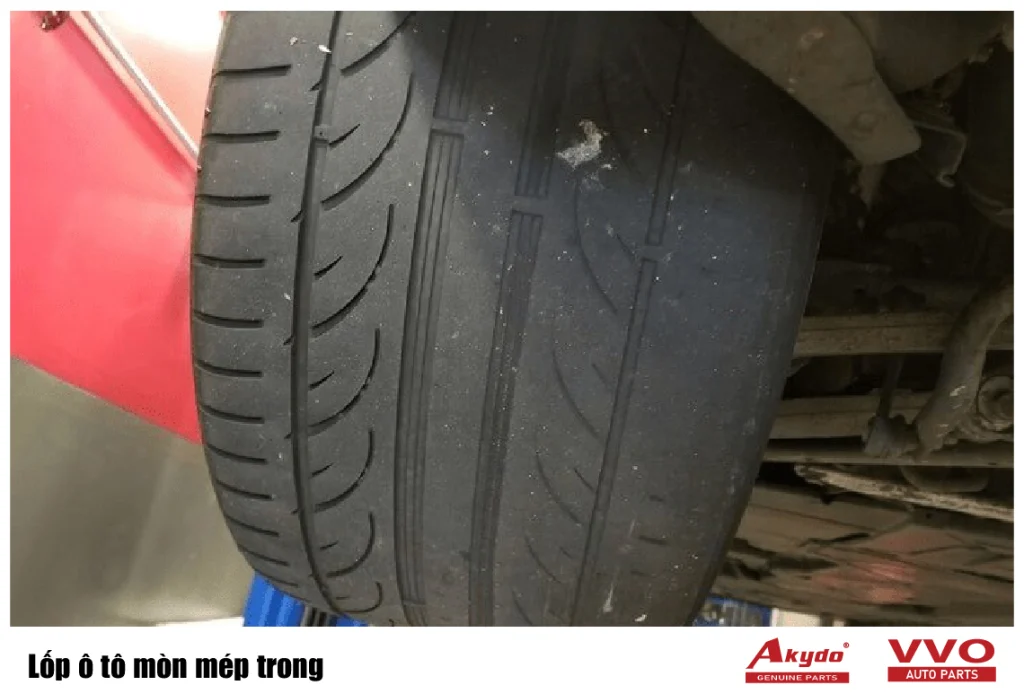 Lốp ô tô mòn mép trong