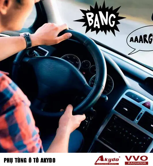 có tiếng kêu khi đánh lái