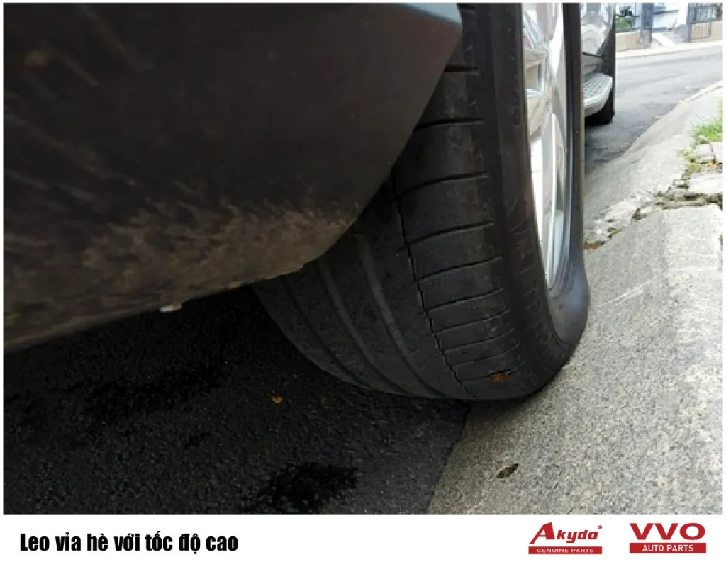 Leo vỉa hè với tốc độ cao