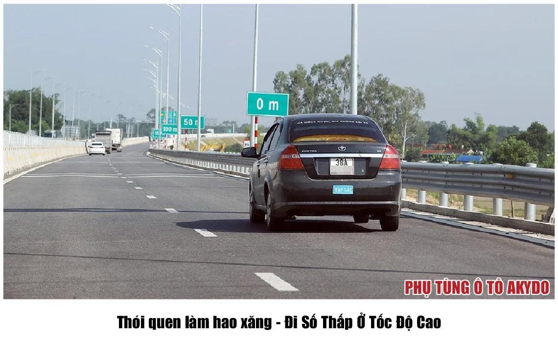 Thói quen làm hao xăng - Đi Số Thấp Ở Tốc Độ Cao