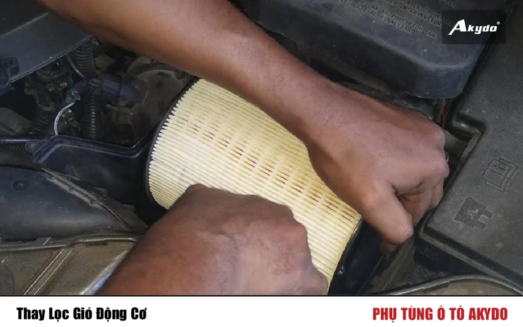 Thay Lọc Gió Động Cơ