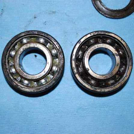 Tiếng ồn tăng lên khi xe tăng tốc.